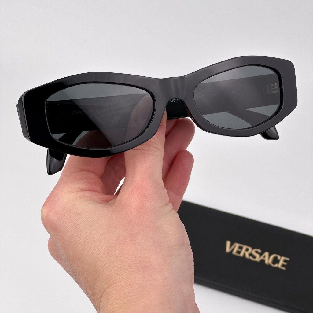 Versace Ve4487 Gb1/87 Black Rectangle Sunglasses Dark Grey Lens Unisex